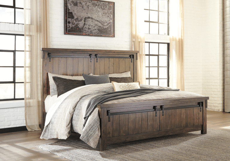 Lakeleigh Brown King Panel Bed