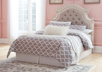Realyn Two-Tone Full Panel Bed Set